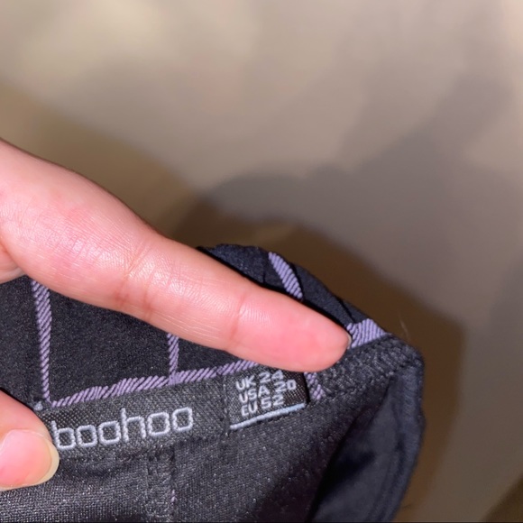 Shorts with suspenders and grid pattern - Picture 4 of 4